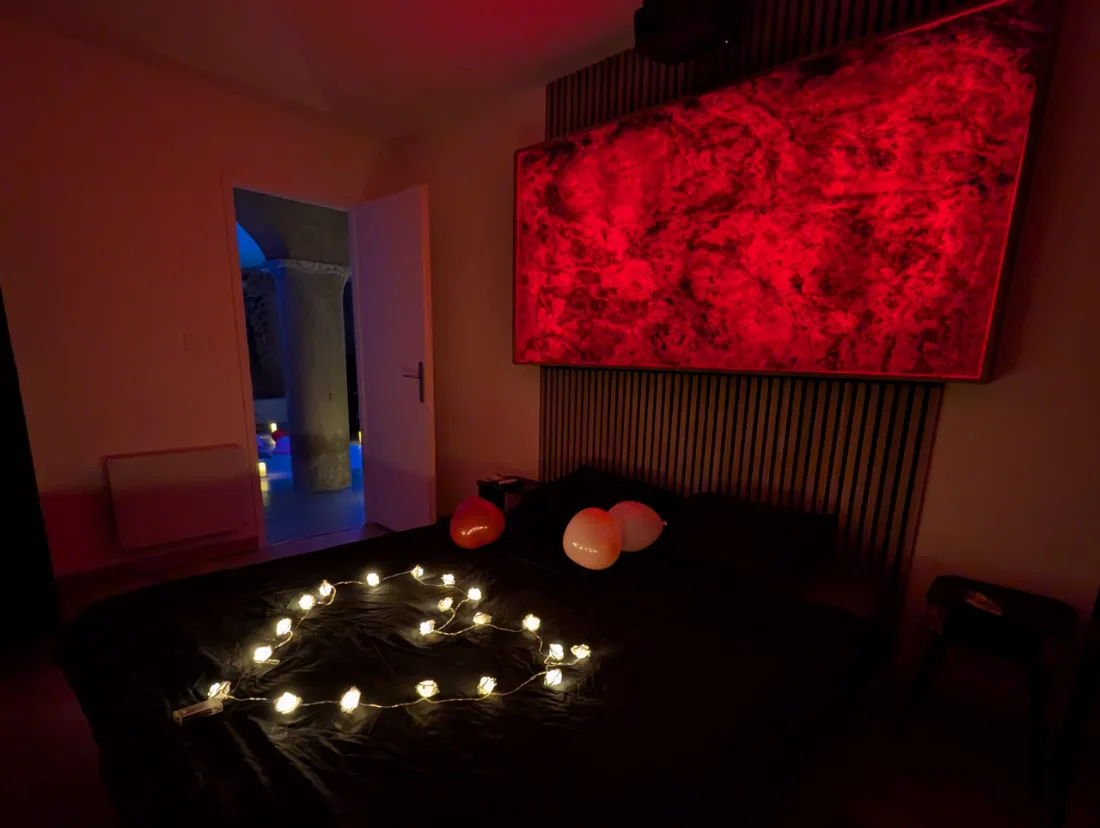 Suite romantique ambiance rouge tamisee - Love Room Valence